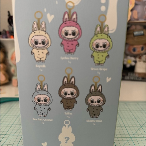 Exciting Macaron Labubu series- SEA SALT COCONUT - Picture 3 of 6